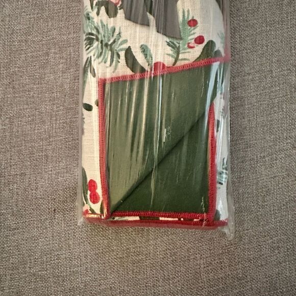 Christmas Berries Reversible Table Runner - Picture 6 of 6